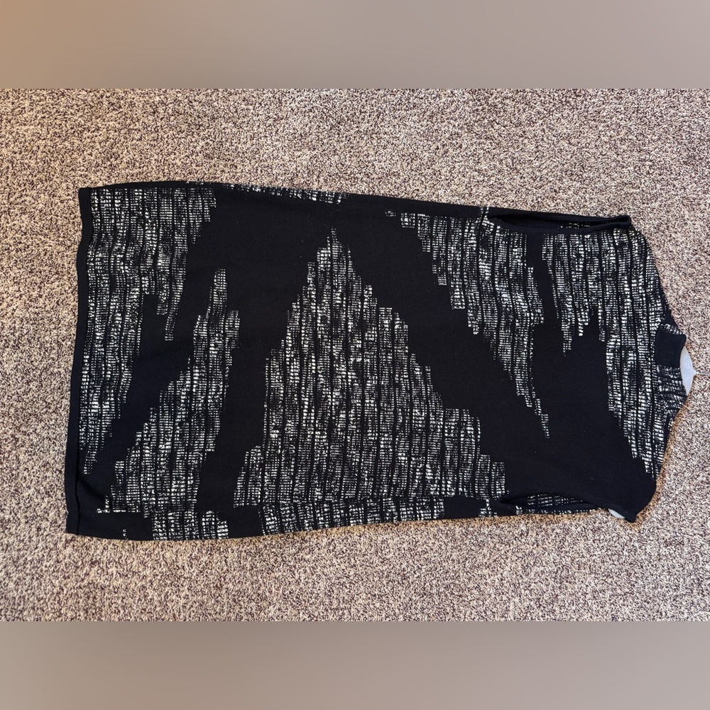 Chicos Woman’s Black and White Open Front Knit Vest Size 0 (4/6) Abstract Print - Picture 14 of 14